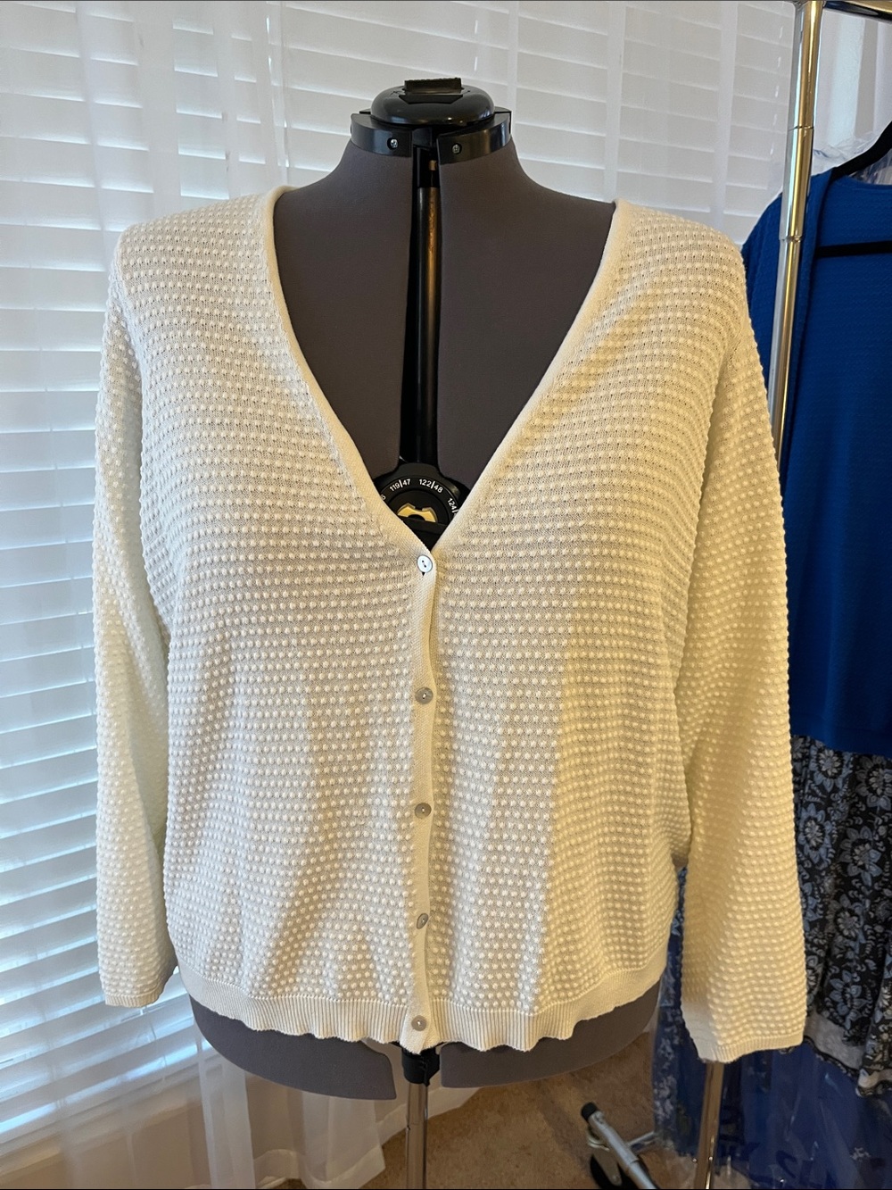 Draper James Cream Popcorn Textured V-Neck Button Front Cardigan 3x 22 24
